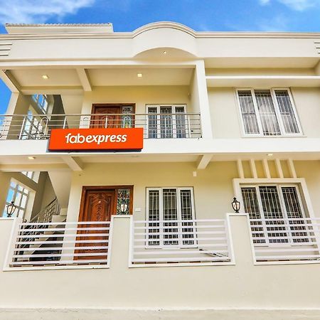 Fabexpress Royal Hideway Resort Уті Екстер'єр фото