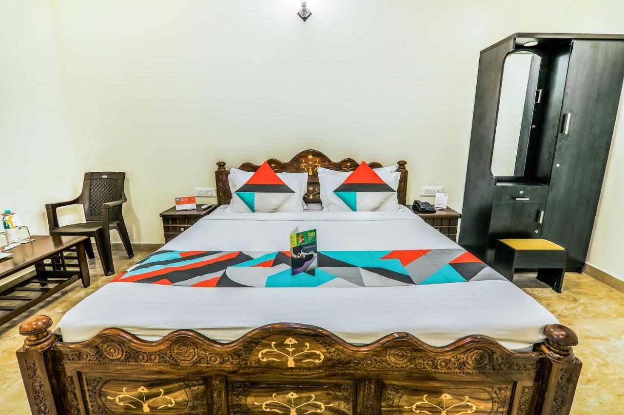 Fabexpress Royal Hideway Resort Уті Екстер'єр фото