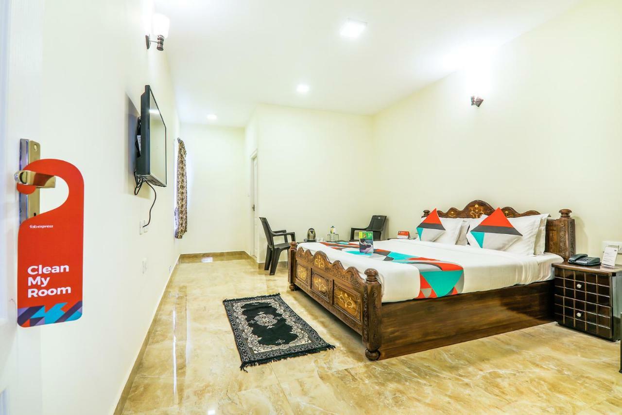 Fabexpress Royal Hideway Resort Уті Екстер'єр фото
